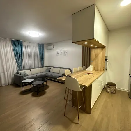 Exclusive With Free Garage شقة